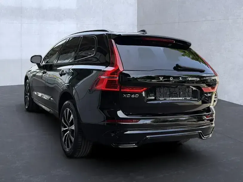 Gebraucht Volvo XC60 Plus 197 PS (144 kW) 2023 Black stone SUV