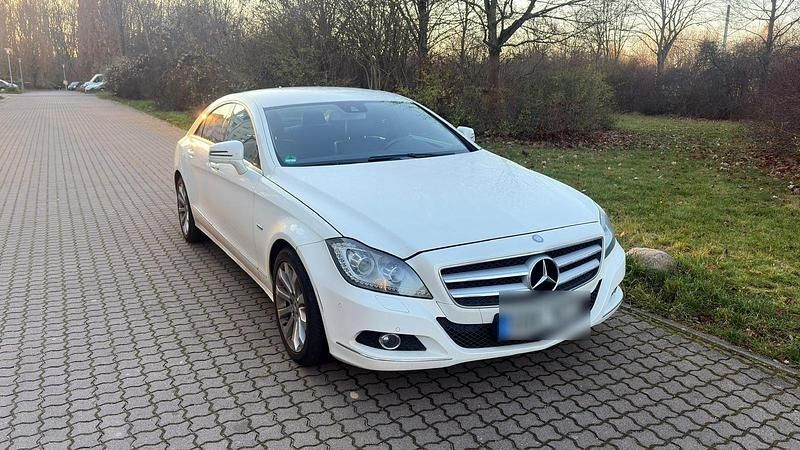 Weiß Gebraucht 2011 Mercedes CLS350 Coupé | 13.500 € (Fairer Preis) - Bild 1/4