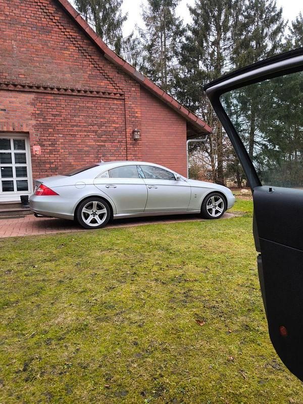 Silber Gebraucht 2008 Mercedes CLS350 Coupé | 12.500 € (Etwas zu teuer) - Bild 1/4