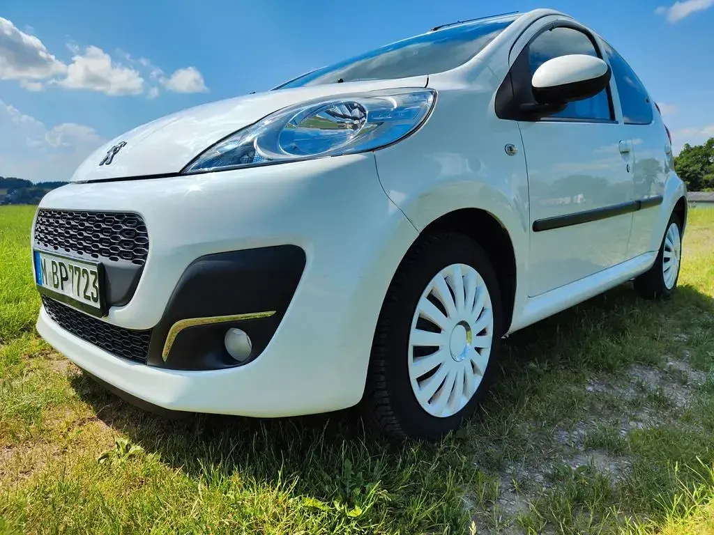 Gebraucht Peugeot 107 Active 68 PS (50 kW) 2012 Weiß Kleinwagen
