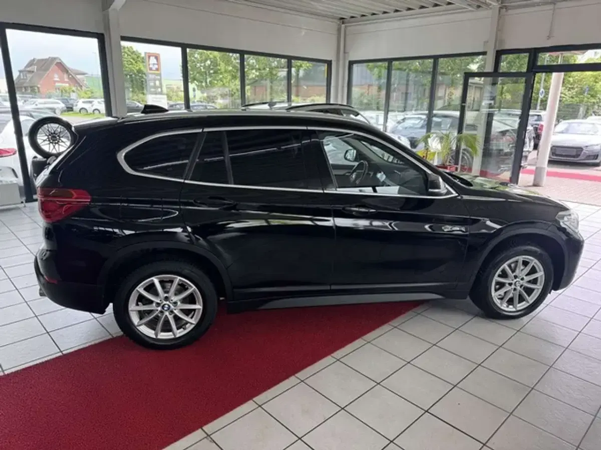 Używany BMW X1 Advantage 150 KM (110 kW) 2018 Czarny SUV