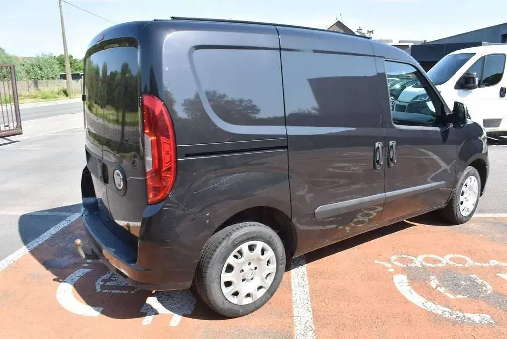 Gebraucht Fiat Doblò 95 PS (69 kW) 2017 Schwarz Van / Kleinbus