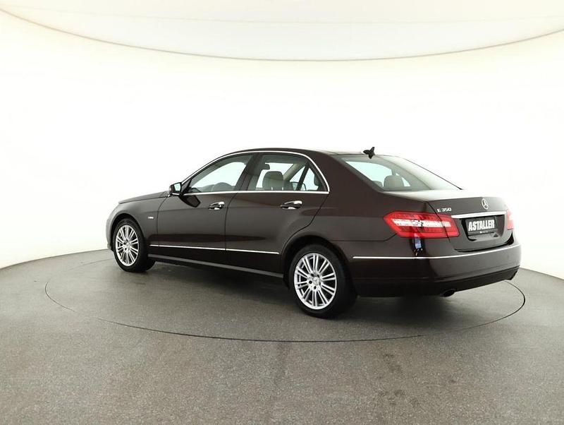 Gebraucht Mercedes E350 Avantgarde 265 PS (194 kW) 2010 Cupritbraun Limousine