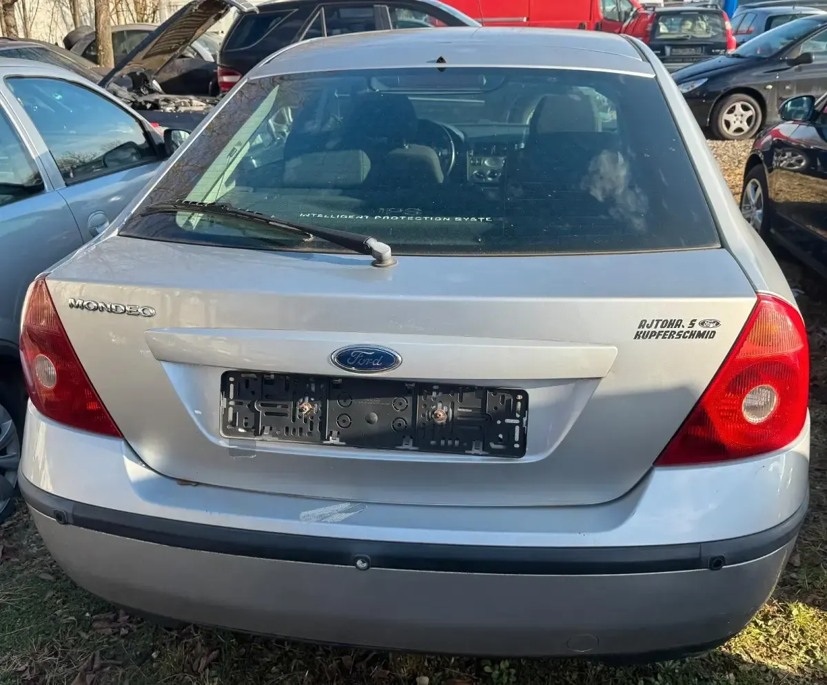 Gebraucht Ford Mondeo Trend 145 PS (106 kW) 2001 Silber Limousine