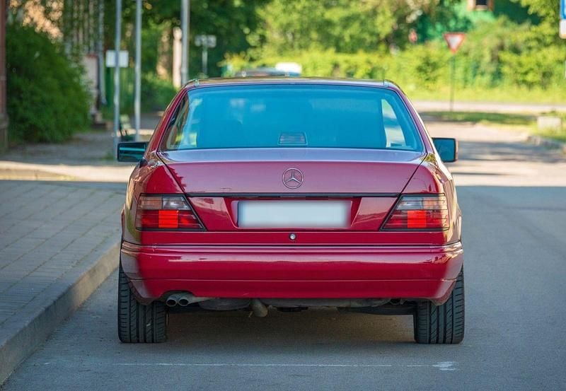 Second-hand Mercedes E320 220 CP (161 kW) 1994 Roșu Coupe
