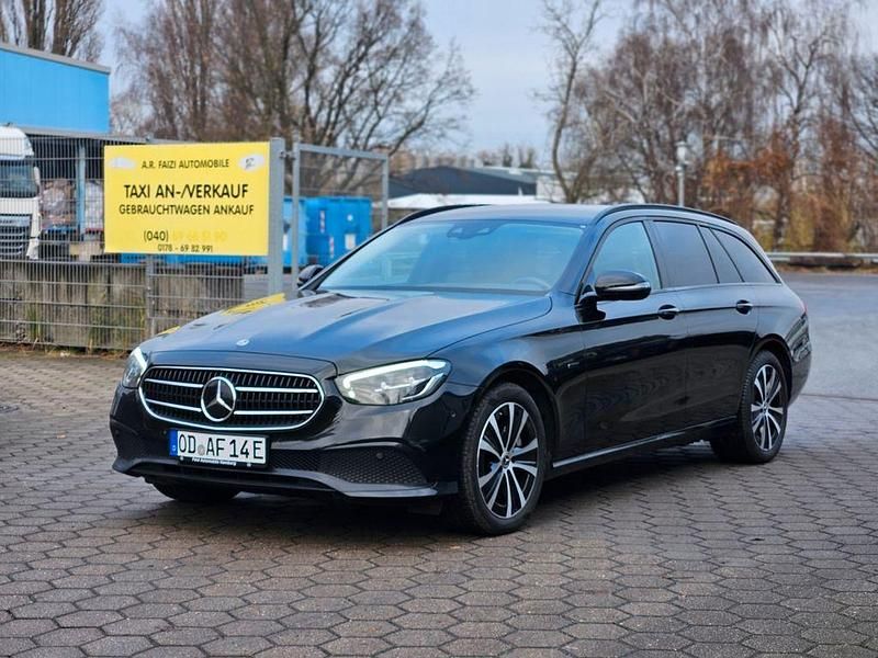 Schwarz Gebraucht 2021 Mercedes E300 Avantgarde Limousine | 19.950 € (Superpreis) - Bild 1/4