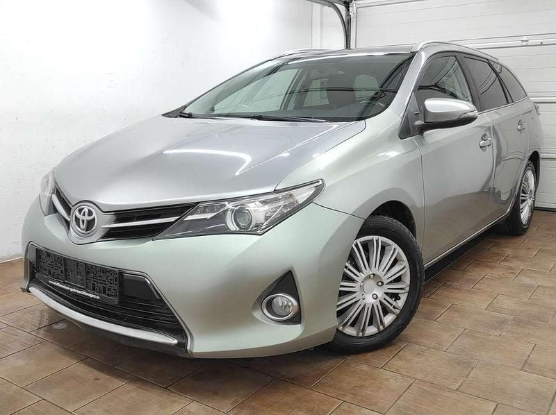 Gebraucht Toyota Auris Cool 90 PS (66 kW) 2013 New medium silver Kombi