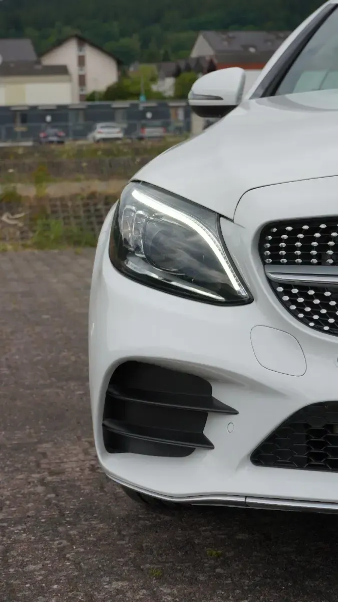 Gebraucht Mercedes C200 AMG 184 PS (135 kW) 2019 Weiß Cabrio