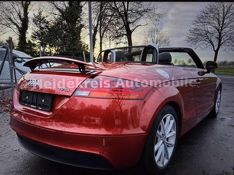 Gebraucht Audi TT Roadster 160 PS (117 kW) 2011 Rot Cabrio