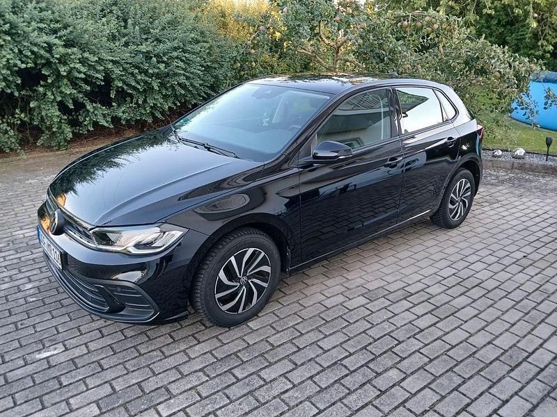 Schwarz Gebraucht 2022 VW Polo Life Limousine | 16.500 € (Fairer Preis) - Bild 1/4
