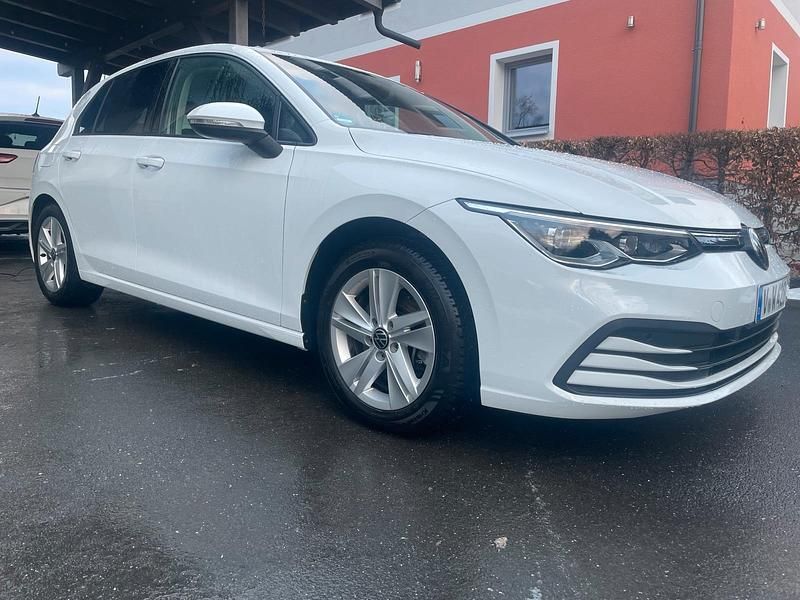 Gebraucht VW Golf VIII 150 PS (110 kW) 2023 Weiß Limousine