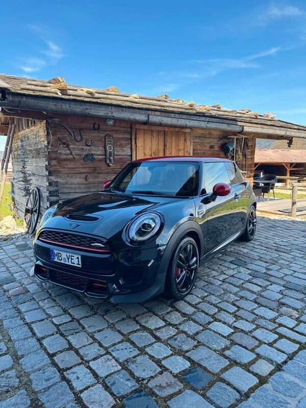 Grün Gebraucht 2019 Mini John Cooper Works Kleinwagen | 26.500 € (Fairer Preis) - Bild 1/4