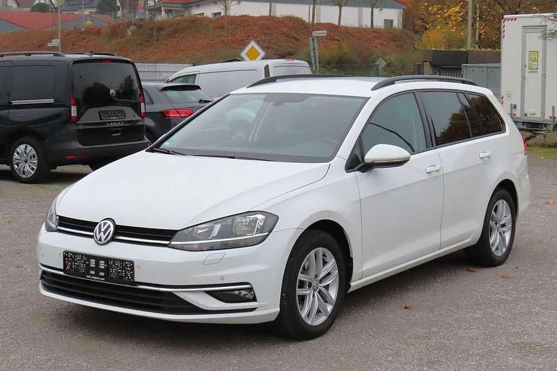 Gebraucht VW Golf VII 116 PS (85 kW) 2020 Pure white Kombi
