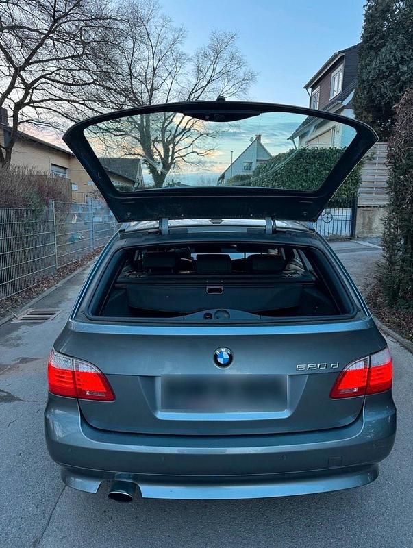 Gebraucht BMW 520 Advantage 177 PS (130 kW) 2009 Grau Kombi