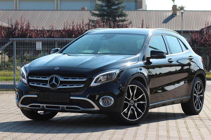 Schwarz Gebraucht 2017 Mercedes GLA250 SUV | 23.900 € (Fairer Preis) - Bild 1/4