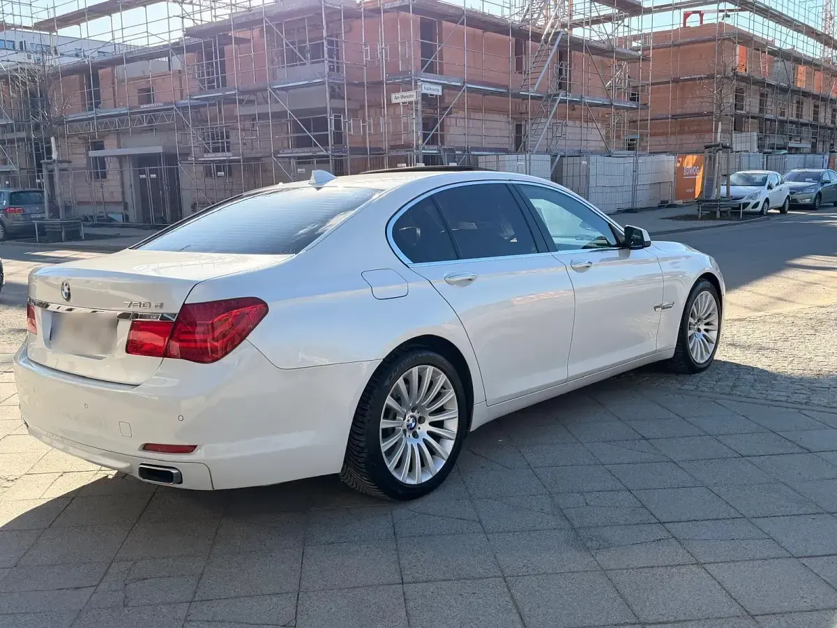 Gebraucht BMW 730 245 PS (180 kW) 2011 Weiß Limousine