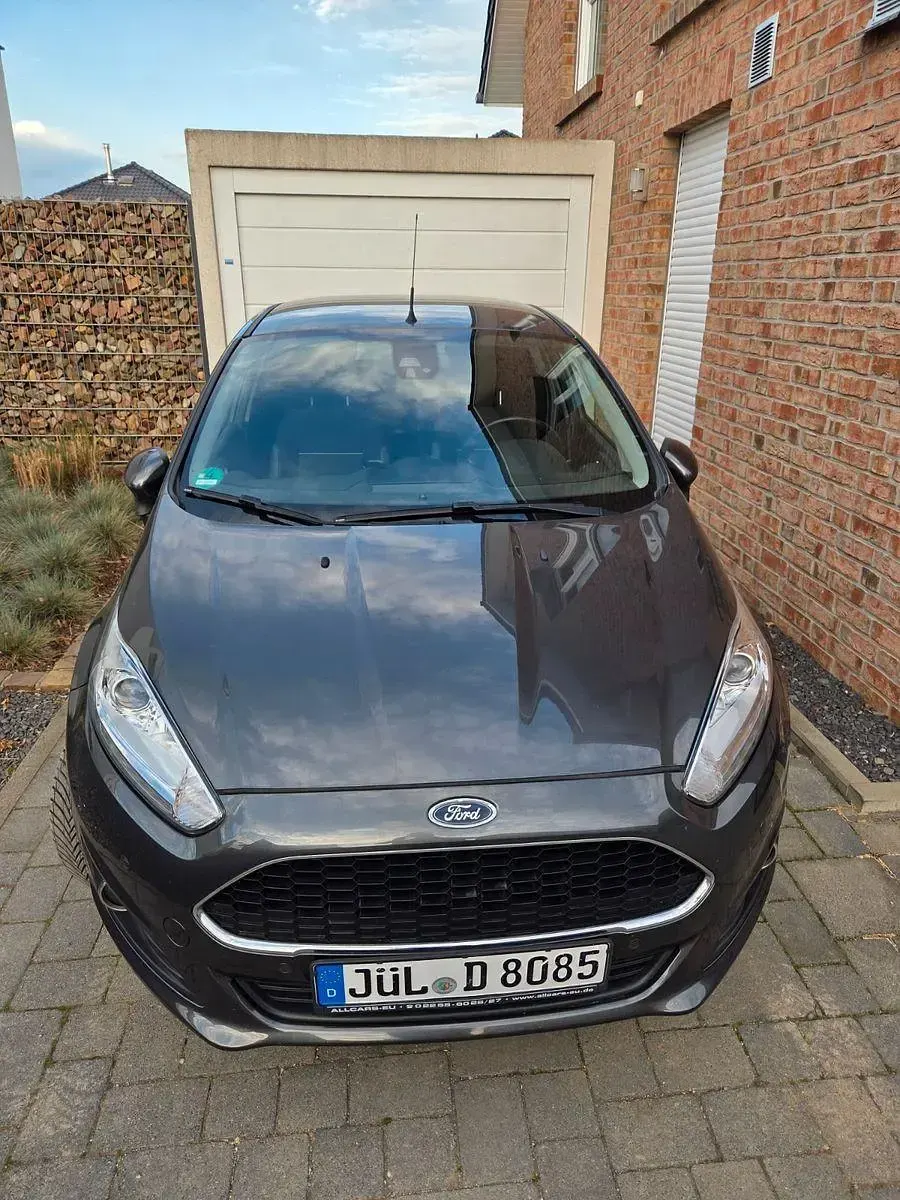 Używany Ford Fiesta Titanium 101 KM (74 kW) 2017 Szary Hatchback