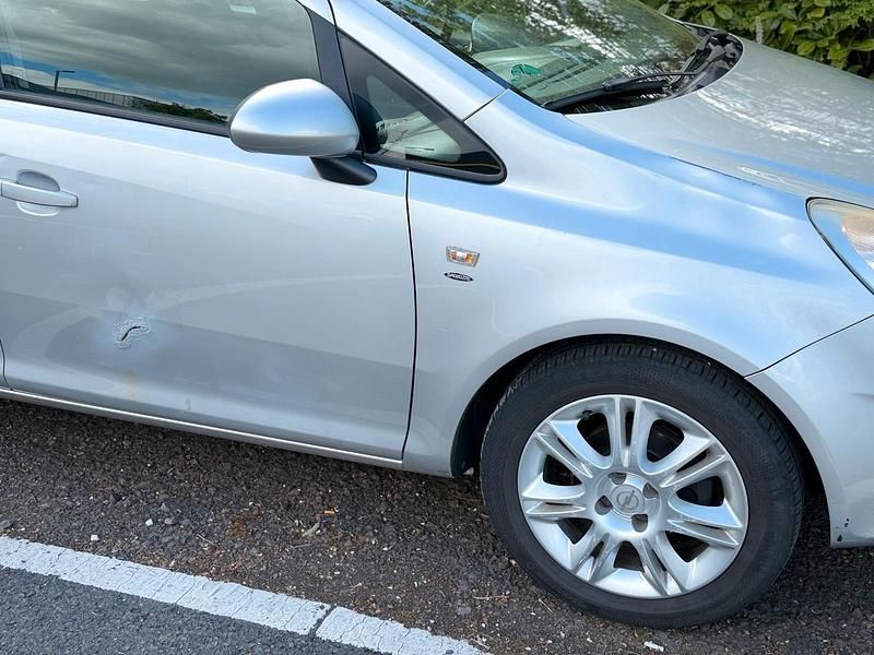 Second-hand Opel Corsa 101 CP (74 kW) 2011 Argintiu Hatchback