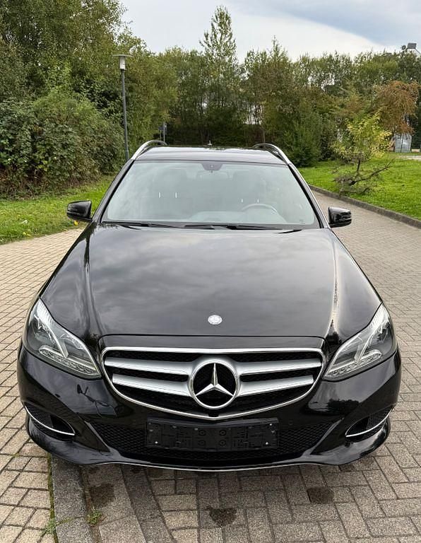 Gebraucht Mercedes E200 184 PS (135 kW) 2015 Schwarz Kombi