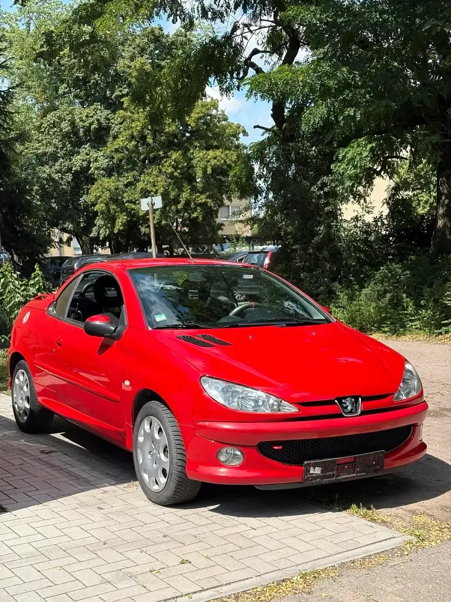 Gebraucht Peugeot 206 CC 109 PS (80 kW) 2004 Rot Cabrio