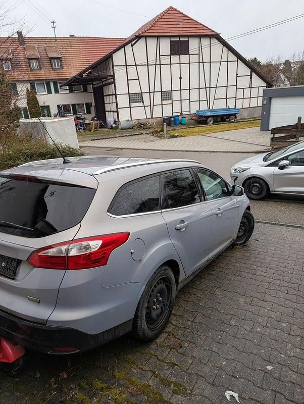 Gebraucht Ford Focus Trend 125 PS (91 kW) 2014 Schwarz Kombi