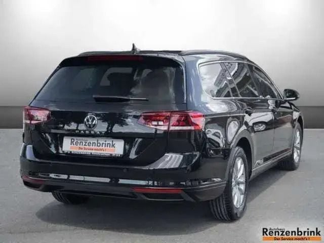 Schwarz (deep black perleffekt) Gebraucht 2023 VW Passat Business Kombi | 24.590 € (Teuer) - Bild 1/3