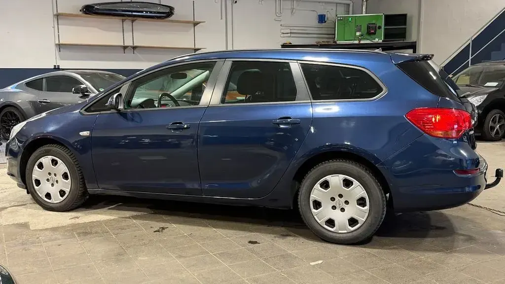 Gebraucht Opel Astra Design Edition 110 PS (80 kW) 2011 Blau Kombi