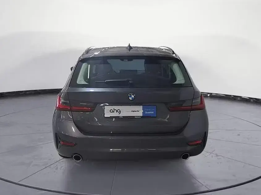 Gebraucht BMW 320 190 PS (139 kW) 2022 Grau Kombi