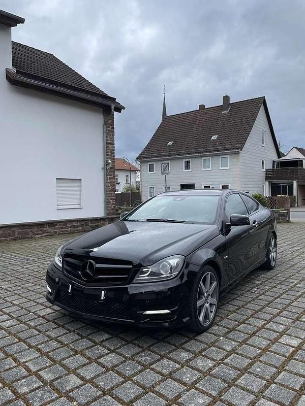 Schwarz Gebraucht 2012 Mercedes C250 Coupé | 12.499 € (Etwas zu teuer) - Bild 1/4