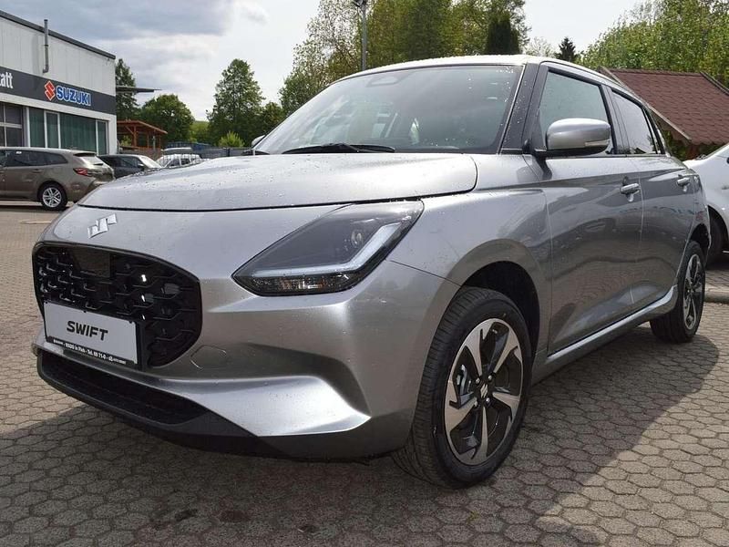 Silber Neu 2025 Suzuki Swift Comfort+ Kleinwagen | 21.990 € - Bild 1/4