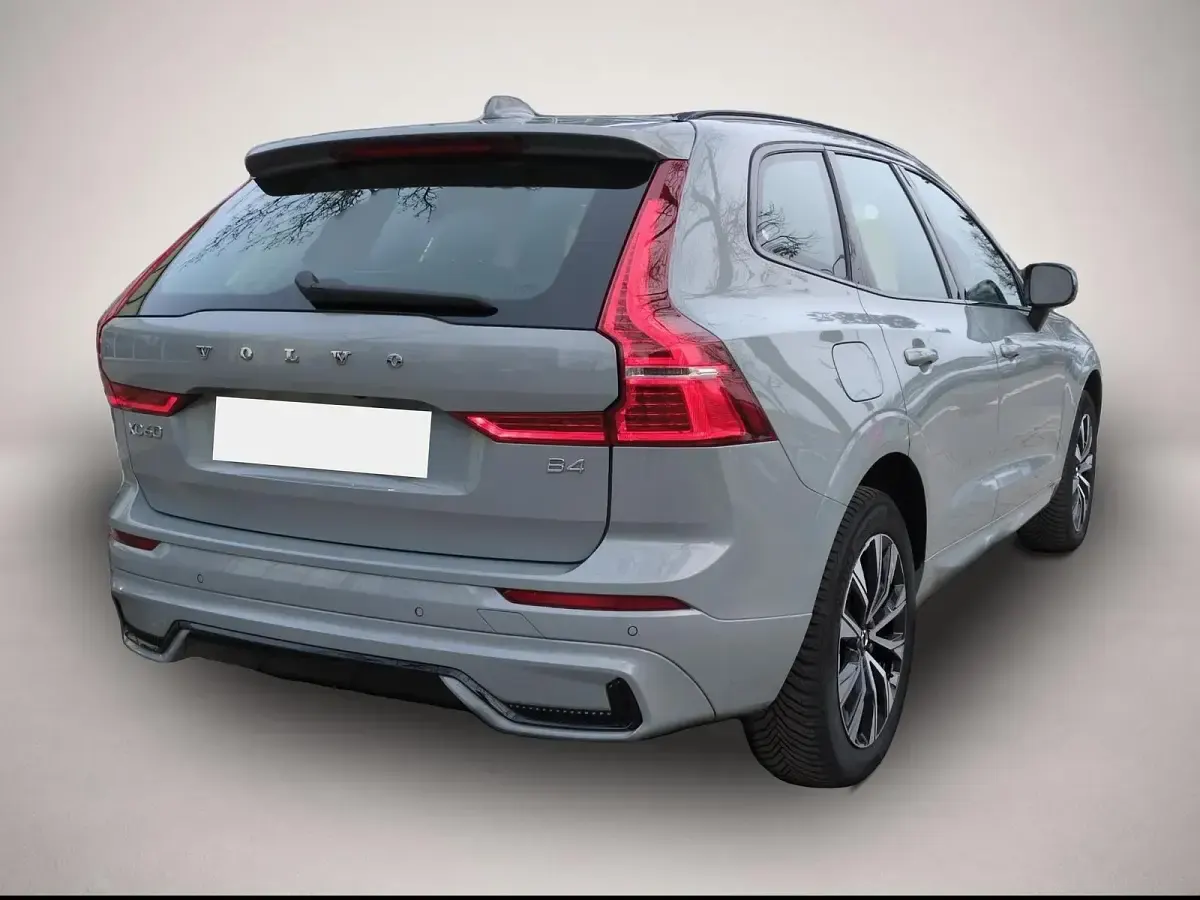 Gebraucht Volvo XC60 Plus 197 PS (144 kW) 2023 Manufacturer SUV