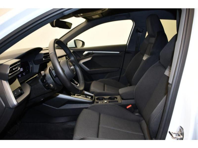 Gebraucht Audi A3 150 PS (110 kW) 2024 Arkonaweiß Limousine