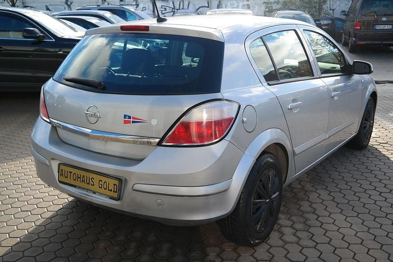 Brugt Opel Astra Edition 101 HK (74 kW) 2005 Sølv Sedan