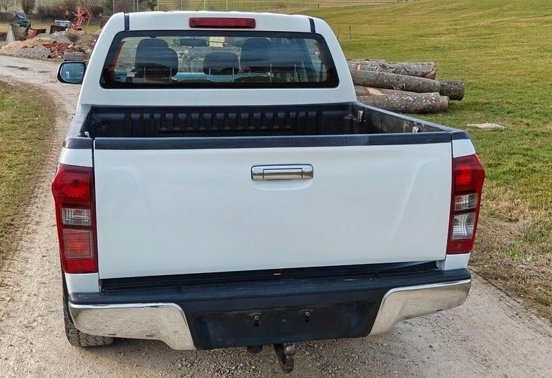 Gebraucht Isuzu Pick up 163 PS (119 kW) 2013 Weiß Pickup