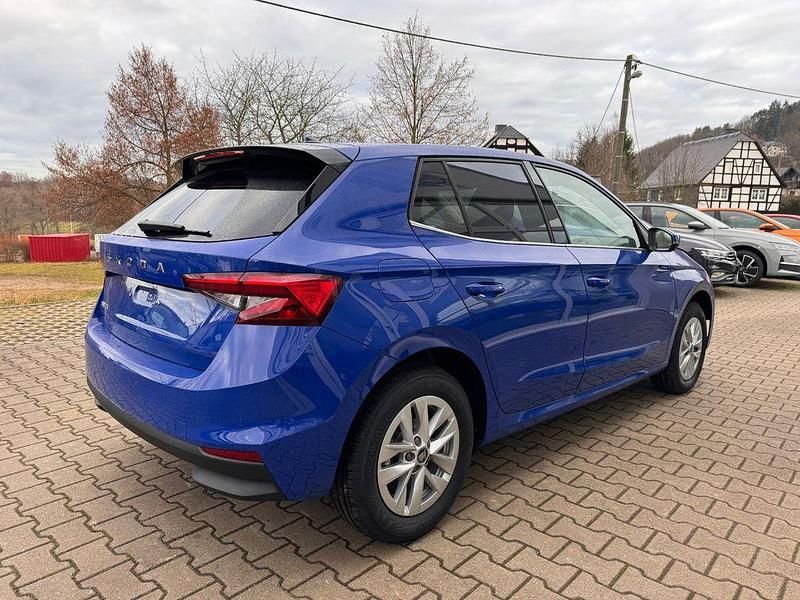 Neu Skoda Fabia Selection 116 PS (85 kW) 2025 Energyblau Limousine