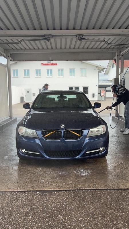 Gebraucht BMW 325 218 PS (160 kW) 2010 Blau Limousine