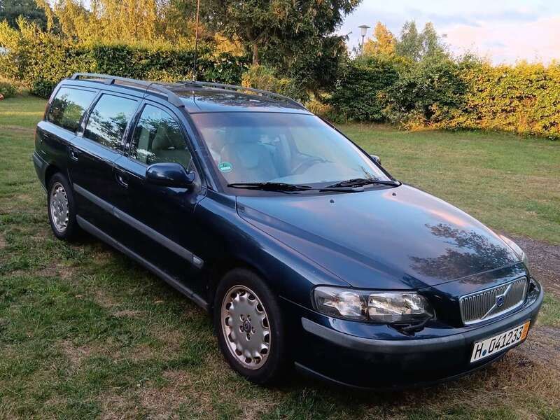 Blau Gebraucht 2001 Volvo V70 Kombi | 1.200 € (Fairer Preis) - Bild 1/4