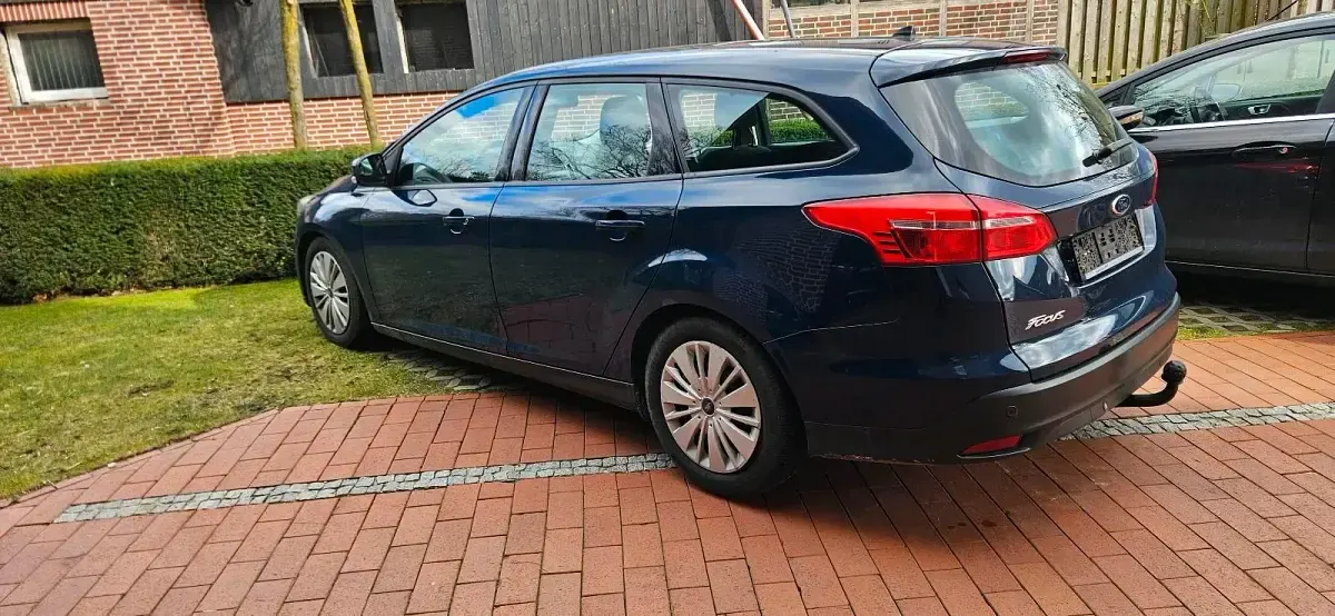 Gebraucht Ford Focus Titanium 120 PS (88 kW) 2015 Blau Kombi