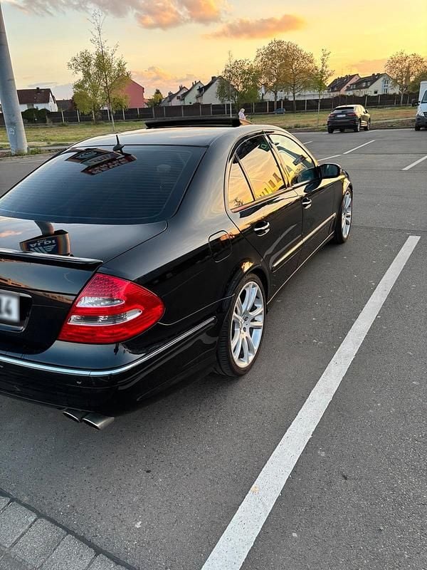 Second-hand Mercedes E320 224 CP (164 kW) 2004 Negru Berlinǎ