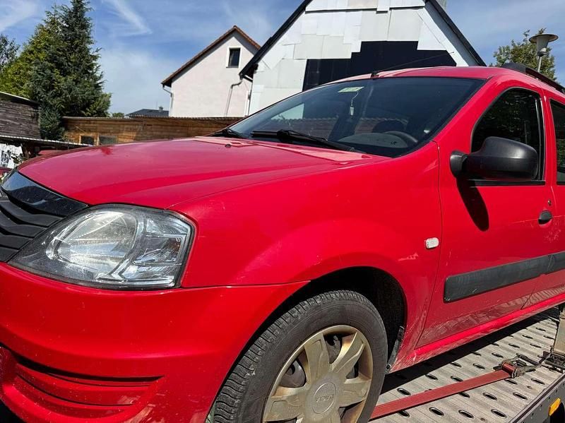 Rot Gebraucht 2009 Dacia Logan MCV Ambiance Kombi | 1.900 € (Fairer Preis) - Bild 1/4