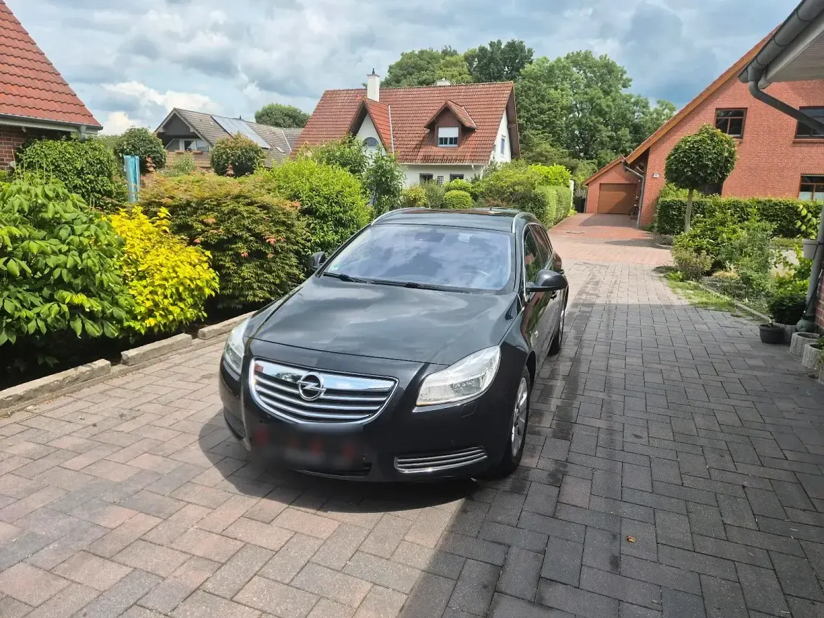 Gebraucht Opel Insignia 131 PS (96 kW) 2013 Schwarz Kombi