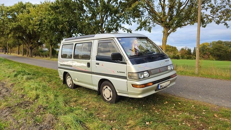 Silber Gebraucht 1993 Mitsubishi L300 Van / Kleinbus | 4.649 € - Bild 1/4