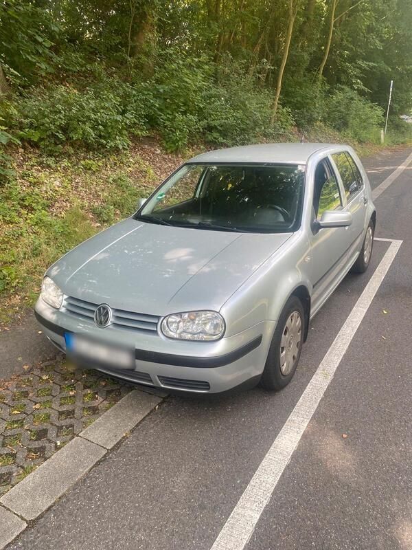 Silber Gebraucht 2003 VW Golf IV Kleinwagen | 1.600 € (Etwas zu teuer) - Bild 1/4