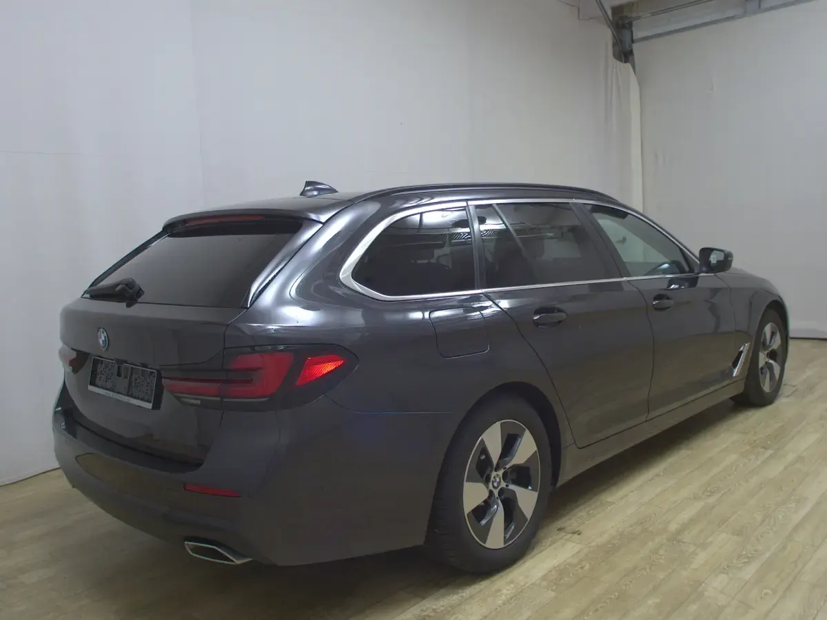Gebraucht BMW 520 Performance 190 PS (139 kW) 2022 Schwarz Kombi