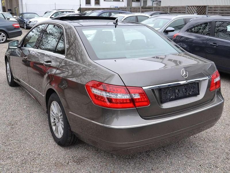 Gebraucht Mercedes E250 204 PS (150 kW) 2009 Indiumgrau  metalliclack Limousine