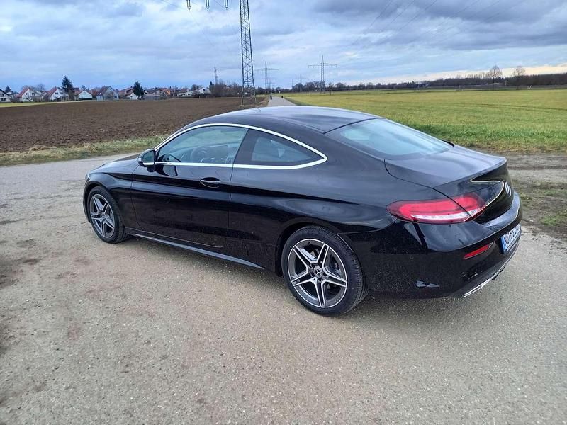 Gebraucht Mercedes C180 AMG 156 PS (114 kW) 2020 Schwarz Coupé