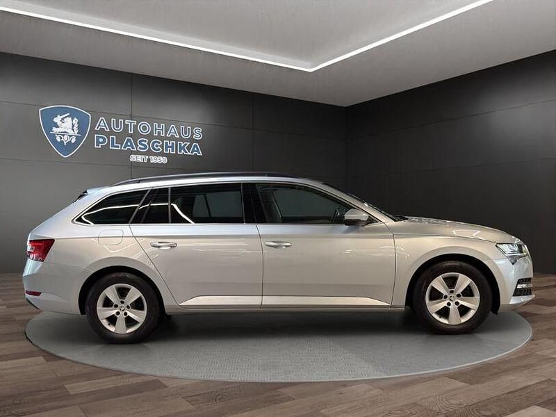 Gebraucht Skoda Superb Ambition 150 PS (110 kW) 2022 Brilliantsilber Limousine