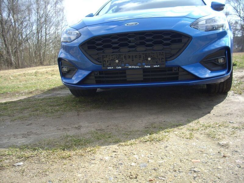 Blau Gebraucht 2019 Ford Focus ST-Line Limousine | 16.250 € (Guter Preis) - Bild 1/4