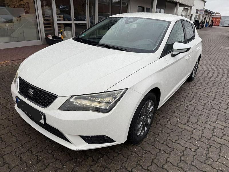 Weiß Gebraucht 2015 Seat Leon I-Tech Limousine | 9.999 € (Fairer Preis) - Bild 1/4