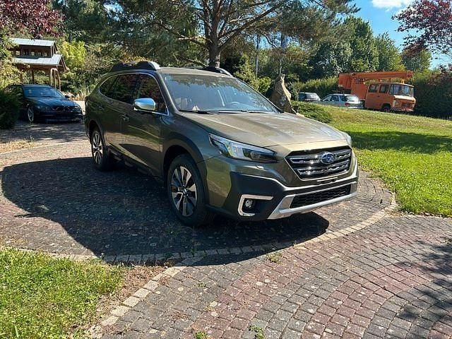 Grün Neu 2025 Subaru Outback Platinum SUV | 46.990 € (Fairer Preis) - Bild 1/4